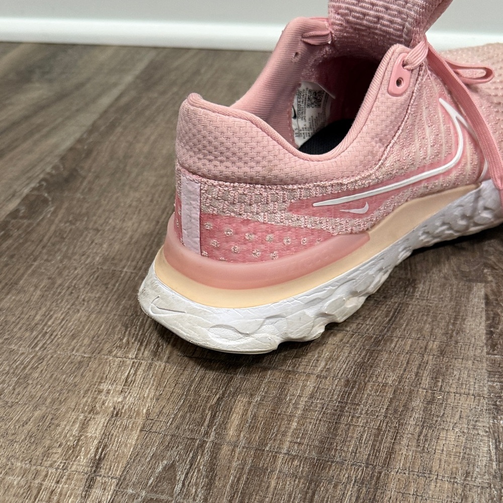 Nike Women's Pink Sneakers - Picture 4 of 4